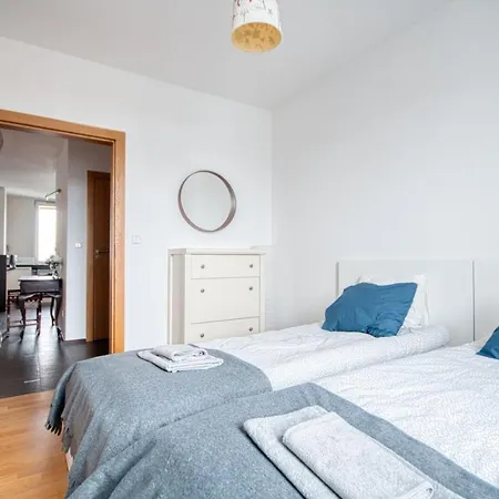 Apartament Vive Modern 3-bedroom Flat In Guarded Estate, Parking