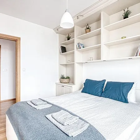 Apartament Vive Modern 3-bedroom Flat In Guarded Estate, Parking