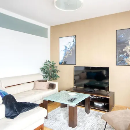 Vive Modern 3-bedroom Flat In Guarded Estate, Parking Apartament